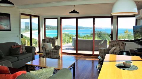 DOLPHIN LOOKOUT COTTAGE - Amazing Views Of The Bay Of Fires - Accommodation Noosa 1