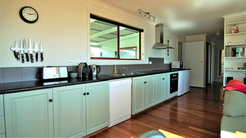 DOLPHIN LOOKOUT COTTAGE - Amazing Views Of The Bay Of Fires - Accommodation Noosa 5