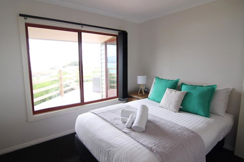 DOLPHIN LOOKOUT COTTAGE - Amazing Views Of The Bay Of Fires - Accommodation Noosa 8