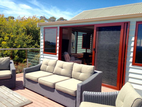 DOLPHIN LOOKOUT COTTAGE - Amazing Views Of The Bay Of Fires - Accommodation Noosa 4