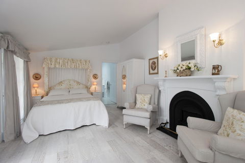 White Dove Cottage Bed And Breakfast - Accommodation Noosa 0