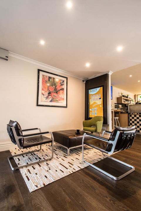 The Waverley International Hotel - Accommodation Noosa 25