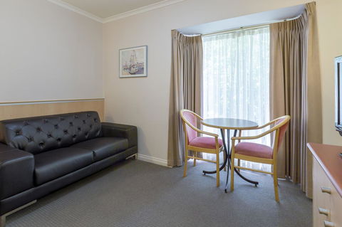 The Waverley International Hotel - Accommodation Noosa 5