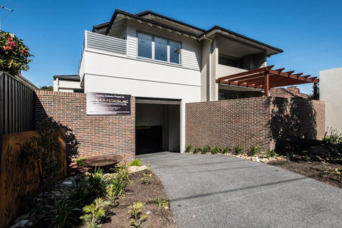 The Waverley International Hotel - Accommodation Noosa 42