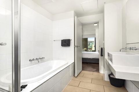 Waterfront Melbourne Apartments - Accommodation Noosa 43