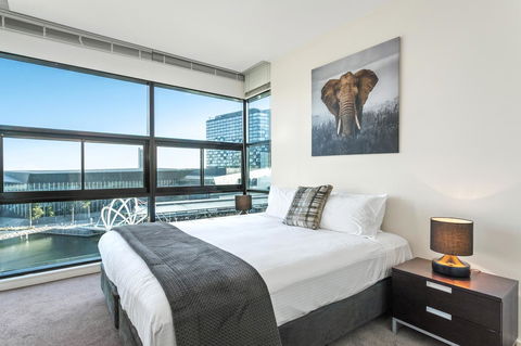 Waterfront Melbourne Apartments - Accommodation Noosa 7