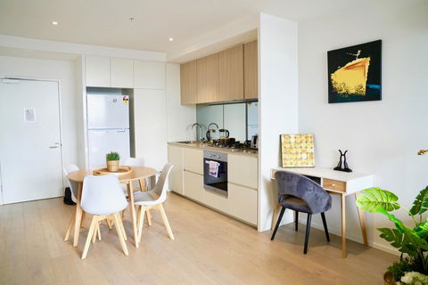 Pride Docklands Waterfront Apartment City View - Accommodation Noosa 13