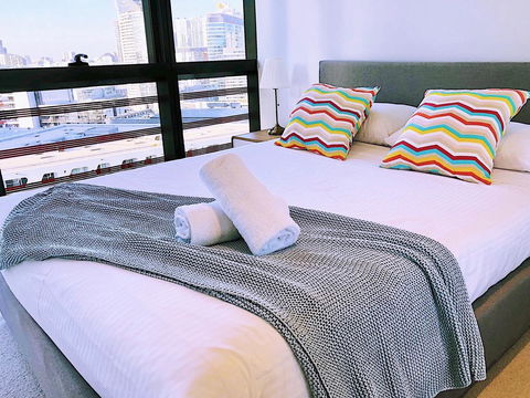 Pride Docklands Waterfront Apartment City View - Accommodation Noosa 26