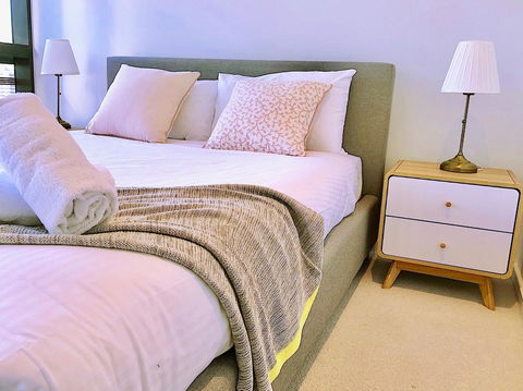 Pride Docklands Waterfront Apartment City View - Accommodation Noosa 25