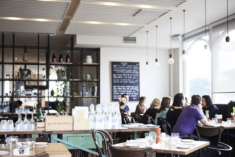 Plough Hotel - Accommodation Noosa 16