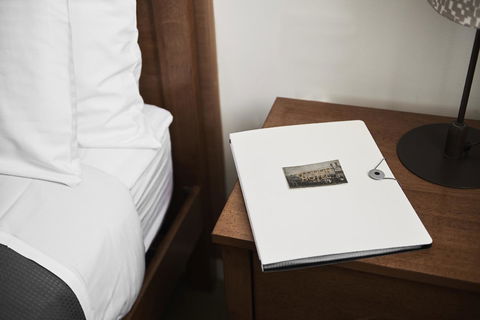 Plough Hotel - Accommodation Noosa 10