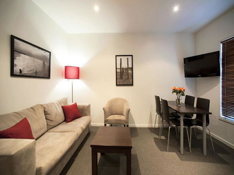 The Waves Apartments - Accommodation Noosa 6