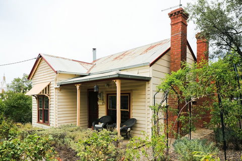 Miss Pym's Cottage - Accommodation Noosa 2