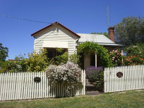 Miss Pym's Cottage - Accommodation Noosa 0