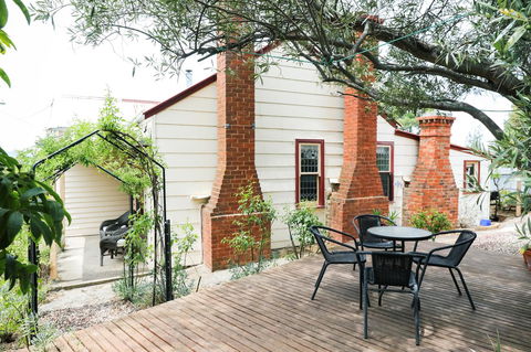 Miss Pym's Cottage - Accommodation Noosa 4
