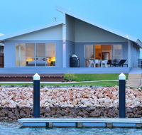 The Carnarvon Luxury Canal Home - Accommodation Noosa