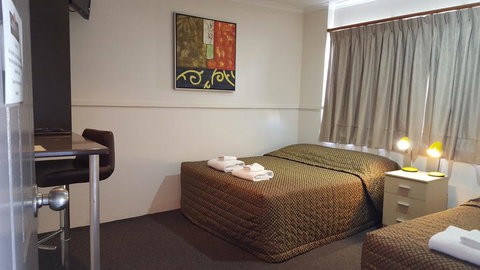 The Commercial Hotel Motel - Accommodation Noosa 2