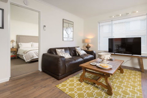 The Executive - Central & Sophisticated - Accommodation Noosa 0