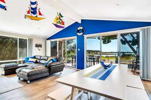 The Lakehouse - Accommodation Noosa 0