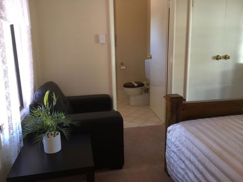 The Nosh & Nod - Howick Street - Accommodation Noosa 2