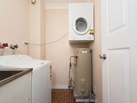 The Poplars, Unit 31/34 Magnus Street - Accommodation Noosa 2