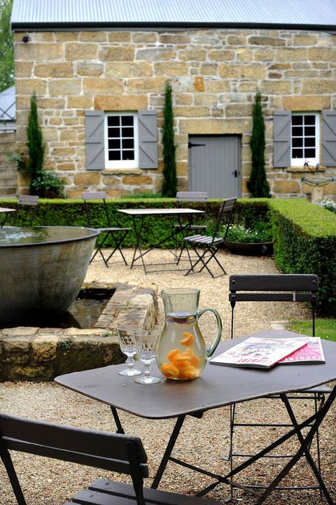 The Red Feather Inn - Accommodation Noosa 3