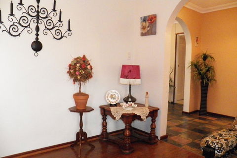 The Spanish Retreat And BnB - 24 Hrs - Accommodation Noosa 2