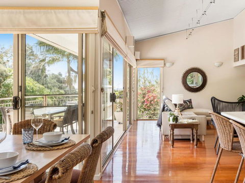 The Stanwell Beach Glass House - Beach & Pool - Accommodation Noosa 2