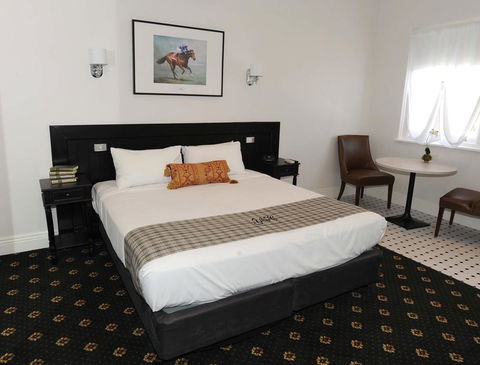 The Yarrawonga Hotel - Accommodation Noosa 0