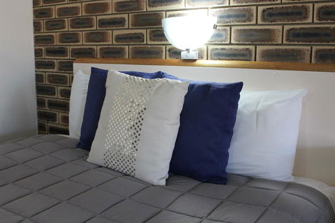Top Of The Town Motel - Accommodation Noosa 0