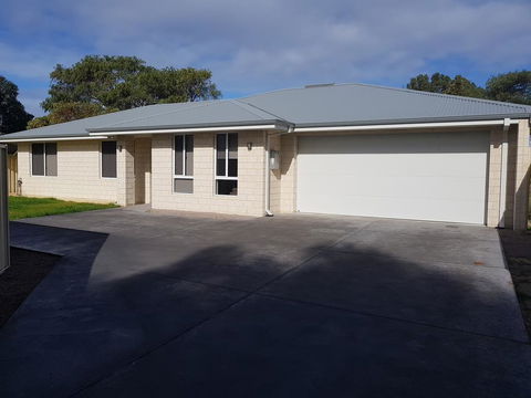 Towncrackers Guest House - Accommodation Noosa 0