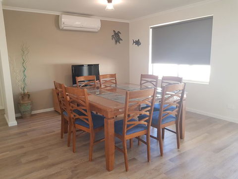 Towncrackers Guest House - Accommodation Noosa 2