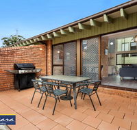 Townhouse 9 'Bay Parklands' 2 Gowrie Ave - pool views  tennis court - Accommodation Noosa