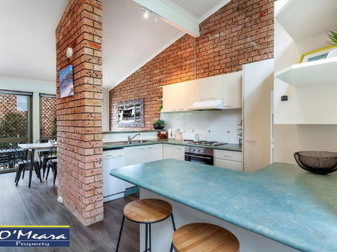 Townhouse 9 'Bay Parklands', 2 Gowrie Ave - Pool Views & Tennis Court - Accommodation Noosa 2