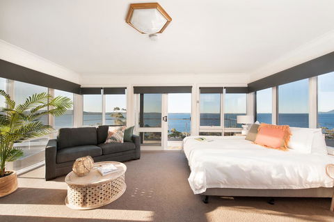 Tranquil Waters - With Mesmerising Waterviews - Accommodation Noosa 0