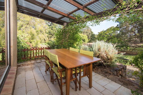 Trastevere Cowaramup Farm House - Accommodation Noosa 0
