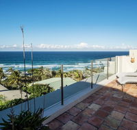 Tuscan inspired townhouse minutes from the beach - Accommodation Noosa