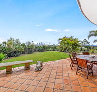 Unrivaled Ocean and City views from Resort Style 3bed with Garden - Accommodation Noosa