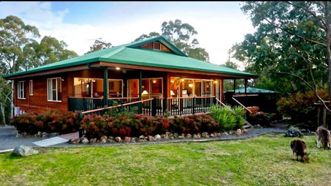 Valley View Luxury Retreat - Accommodation Noosa 0