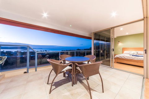 VIEWS ON ELSHEBY - Accommodation Noosa 2
