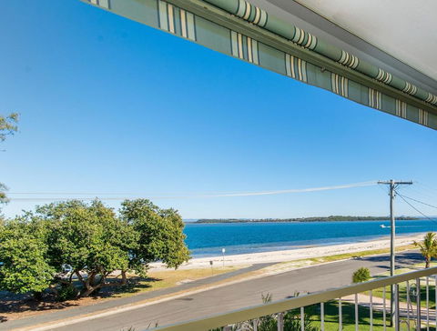 VIEWS VIEWS VIEWS! Front Top Floor Waterfront Unit - Chnook Apartments South Esp, Bongaree - Accommodation Noosa 0
