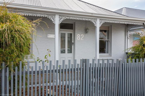 Walk To Salamanca, Queens Cottage LUX 3bdm Queens Cottage - Accommodation Noosa 3