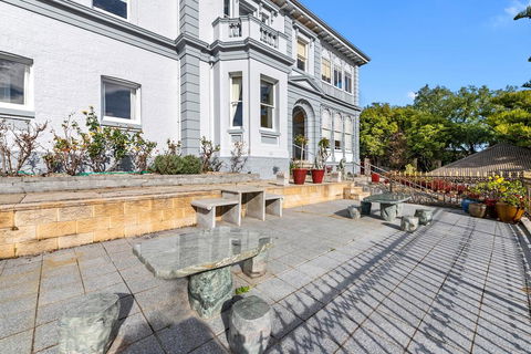 Waratah On York - Accommodation Noosa 0