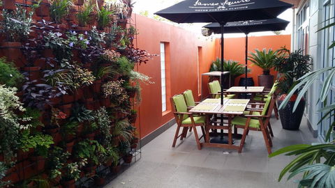 Warners Bay Hotel - Accommodation Noosa 1