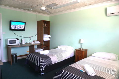 Warners Bay Hotel - Accommodation Noosa 3