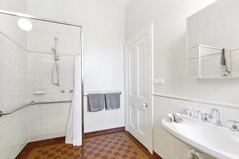 The Riversleigh - Accommodation Noosa 7