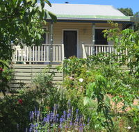 Walnut Cottage via Leongatha