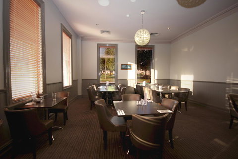 Mitchell River Tavern - Accommodation Noosa 9