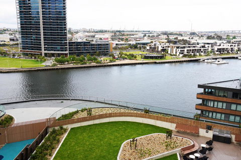 Auzzie Apartments Docklands, Melbourne - Accommodation Noosa 10