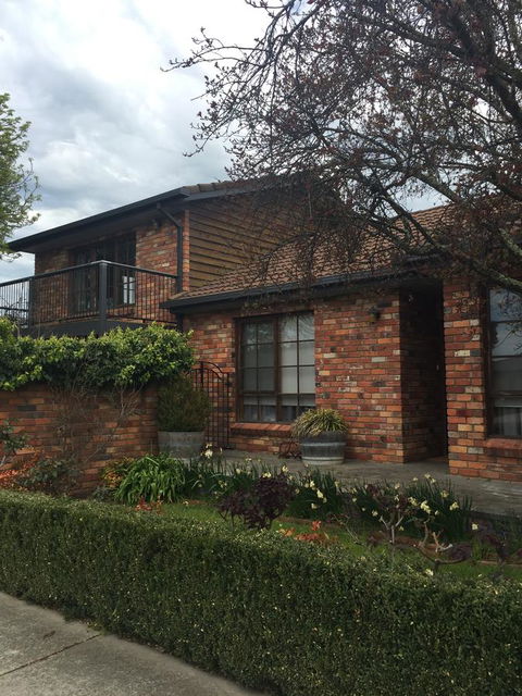 Bricks And Roses - Accommodation Noosa 0